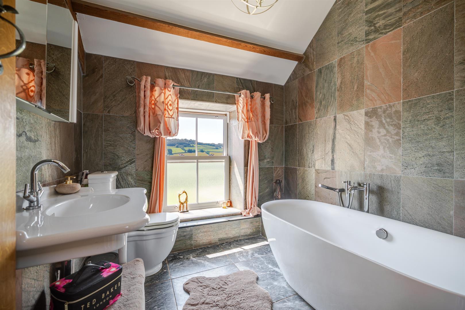 Pen Y Banc, Llangyndeyrn, Kidwelly, SA17 5ES